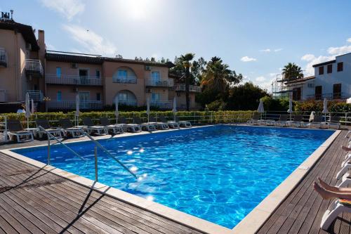 Bazén v ubytování Residence Villa Giardini nebo v jeho okolí