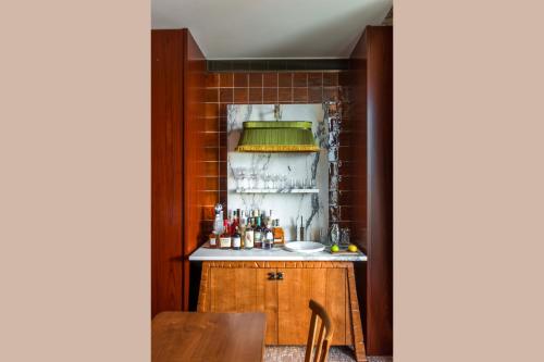Salone o bar di Brach Madrid - Evok Collection
