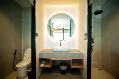 a bathroom with a sink and a mirror at Sangthian Beach Resort in Ko Samed