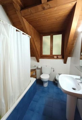a bathroom with a white toilet and a sink at Arties III in Arties