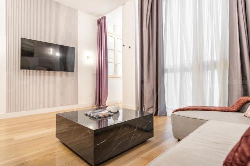 Sophisticated modern apartment Center by REMS