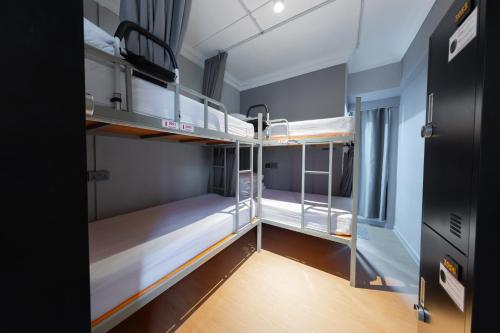 Katil atau katil-katil dalam bilik di D'Nova Hotel Kallang