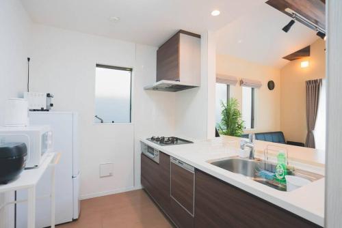 Køkken eller tekøkken på New! U&I Villa close Disney & Narita AP - Great View