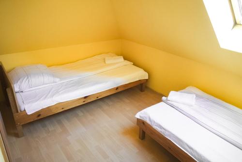Postel nebo postele na pokoji v ubytování Dom Pielgrzyma Przystanek Wiara