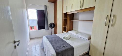 En eller flere senge i et værelse på COARM0100 - Condomínio Praia dos Coqueiros