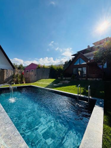 The swimming pool at or close to Maşukiye pink house bungalow