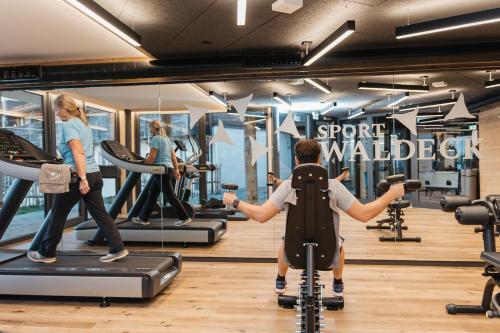 a man on a scooter in a gym at Hunderesort Waldeck - 4 Sterne Urlaub mit Hund in Philippsreut