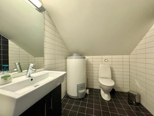 Ένα μπάνιο στο Beautiful penthouse centrally located in Geilo, stunning views