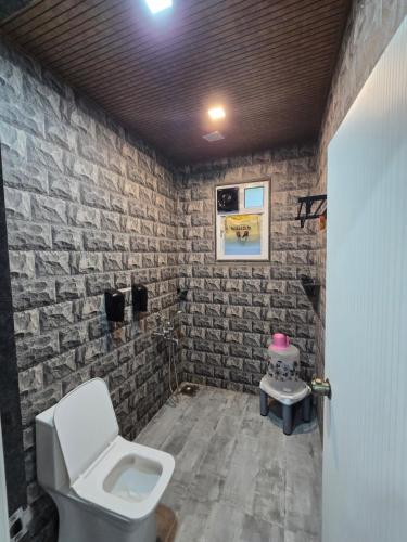 Un baño de House of Venkateshwara