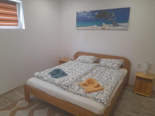 a bed with two hats and towels on it at Haus Kazimir in Kazimir