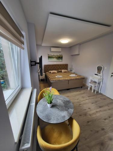 a living room with a table and a bed at Villa Vino & Grad in Zagreb