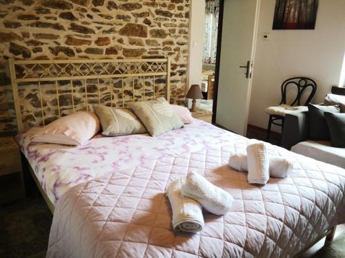 Effrosini Stonehouse center Portaria