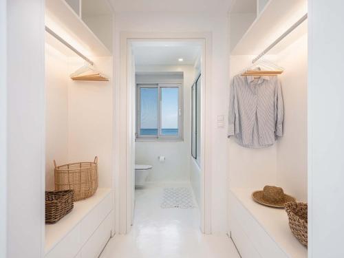 A bathroom at Villa Kyma