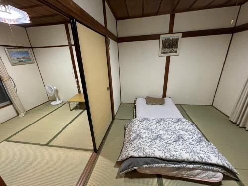 Letto o letti in una camera di AnNam Stay HOTARUGAIKE - - whole two story house rental