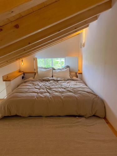 Ένα ή περισσότερα κρεβάτια σε δωμάτιο στο Ideal Summer cabin 1 km from arrifana beach