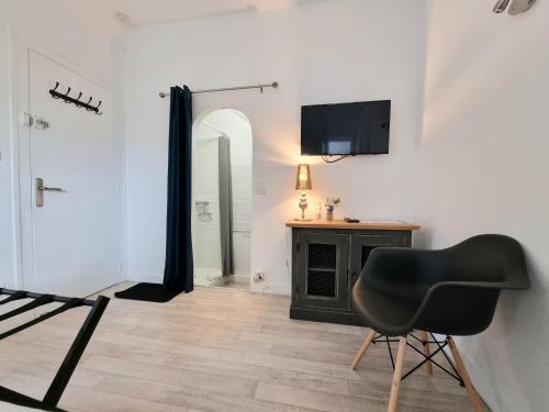 Fotografie z fotogalerie ubytování La Chambre Bleue - Chambre avec salle de bain v destinaci Argenton-sur-Creuse