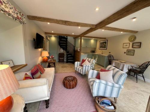 Χώρος καθιστικού στο Idyllic secluded hideaway with countryside views on the edge of the Cotswolds