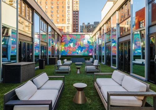 Ruang duduk di Hudson Yards Hotel