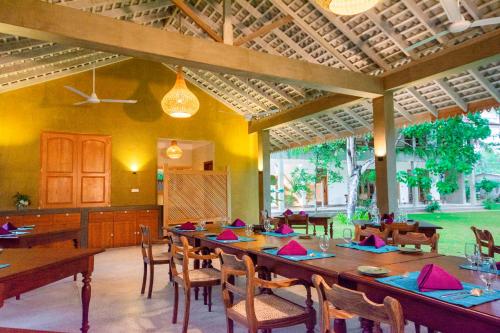 Restoran atau tempat lain untuk makan di Serenmo