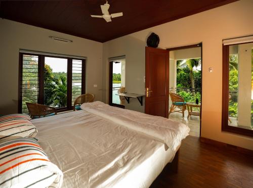 Giường trong phòng chung tại Bellevue Homestay and Wellness Centre