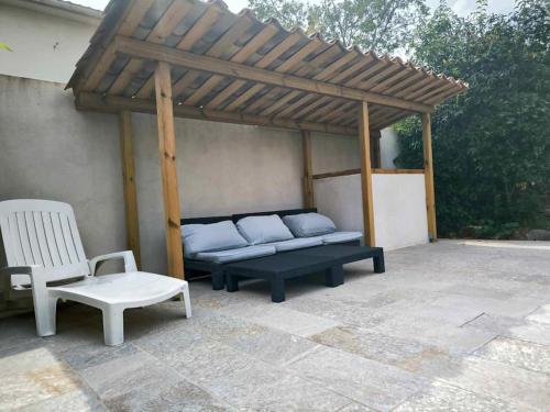 Un lugar para sentarse en Maison avec vue, Piscine, 5min à pied du centre