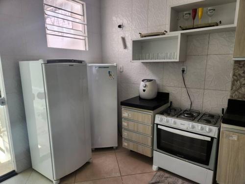 Η κουζίνα ή μικρή κουζίνα στο Casa de Veraneio BiaBiel