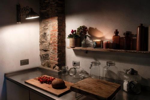 Η κουζίνα ή μικρή κουζίνα στο Stone House - by MyHomeInComo
