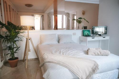 Luxury Beachfront Penthouse with Stunning Views