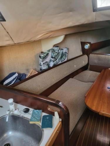 Gallery image of Bateau Jeanneau fantasia 8m à louer in La Rochelle