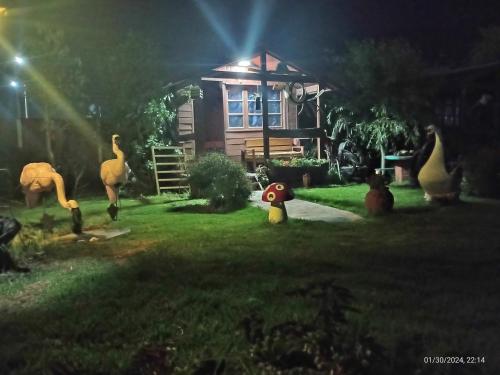 Taman di luar Cabañas lo de Kary 2