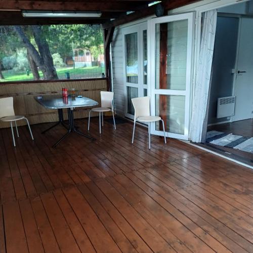 a screened in porch with a table and chairs at Vila Matias in Vodice