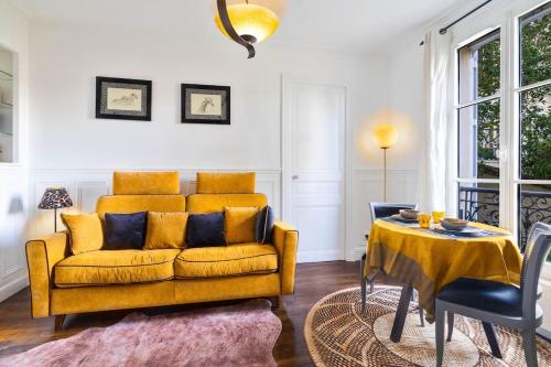 Charming flat in old Paris