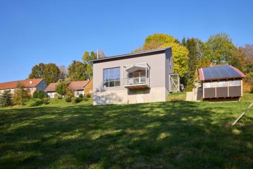 Taman di luar Ferienhaus "Klotz am Berg"