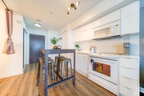 Dapur atau dapur kecil di The Hideaway Hub