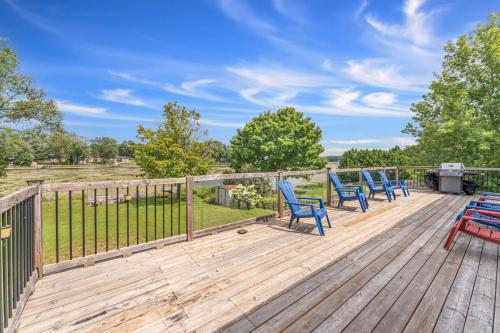 Μπαλκόνι ή βεράντα στο Grill and Chill 4BR Bayside Sunroom Oasis