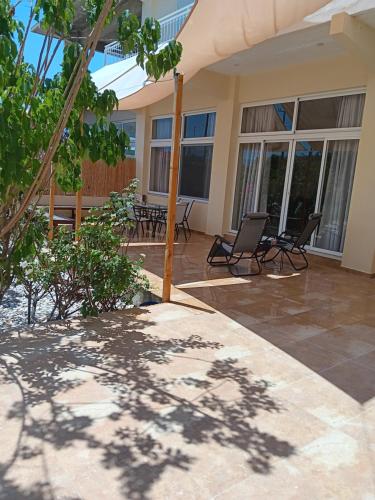 Gallery image of Giulia's Beach House in Rhodes Town