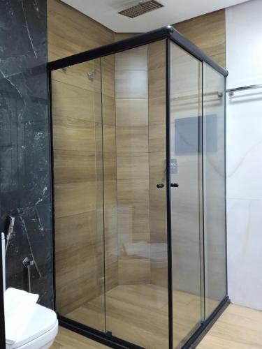 a glass shower in a bathroom with a toilet at Hotel Titanic Penedo in Penedo