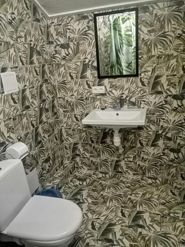 Bilik mandi di Готель Ланцелот, Hotel Lancelot, готель Ланселот