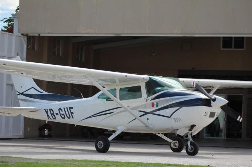 a small plane parked in front of a hangar at Villa Residencial Aéreo Albatros in Tequesquitengo