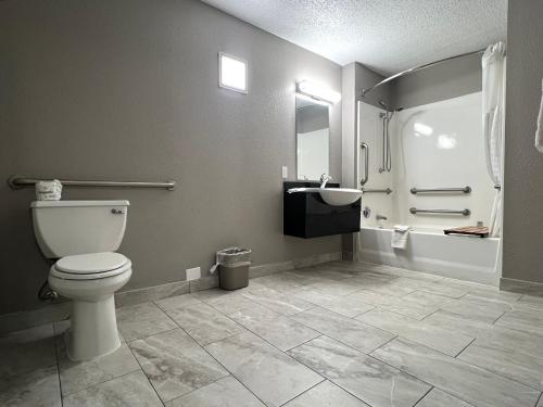 a bathroom with a toilet and a sink and a shower at Motel 6-Middleburg Heights, OH - Cleveland in Middleburg Heights