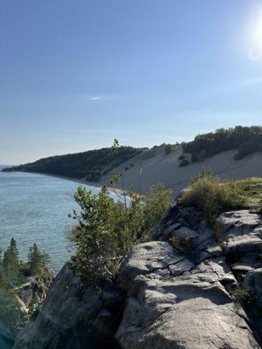 a view of a beach with a large rock at Motel de l'Anse a l'Eau in Tadoussac