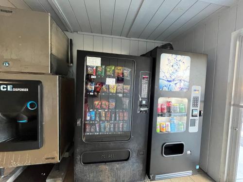 a drink vending machine in a room with at Budget Inn By OYO Nassawadox Hwy 13 in Nassawadox