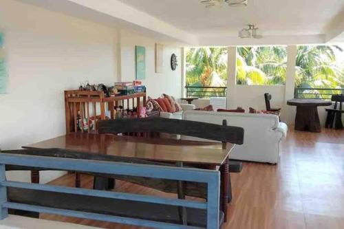 O zonă de relaxare la 2BR apartment unit - Willows