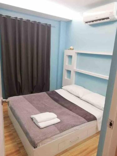 Un pat sau paturi într-o cameră la 2BR apartment unit - Willows