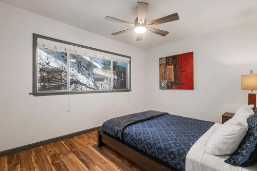 a bedroom with a bed and a window at Spacious Home & Guest House, 2 Kitchen & Garden in Chico