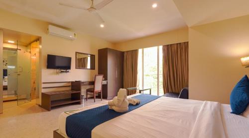 Una cama o camas en una habitación de Magnus Star Residency Koregaon Park Annexe