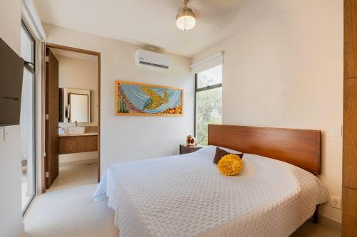 Ένα ή περισσότερα κρεβάτια σε δωμάτιο στο Close to Cenotes Private Pool 24hr Hr Security Gym Yoga Villa