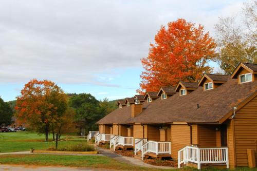 a building with white benches in front of it at Cold Spring Plymouth Resort in Ashland