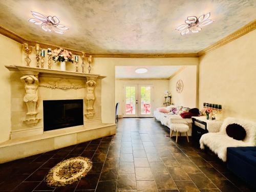 Ένα ή περισσότερα κρεβάτια σε δωμάτιο στο Garden View 4-bedroom house in charming El Dorado Hills with Wifi