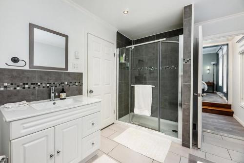 Ένα μπάνιο στο Chalet Montcalm in Chertsey